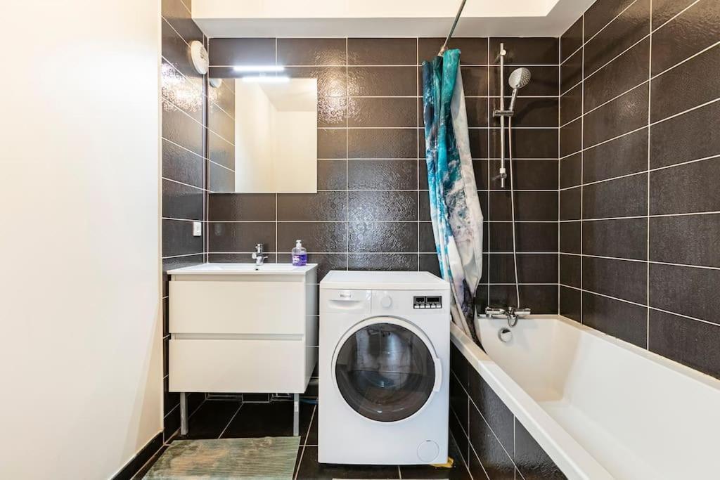 Grand Appartement , Paris La Defense Arena, 50 Metres De La Gare, 15 Min Champs Elysees Нантерр Экстерьер фото